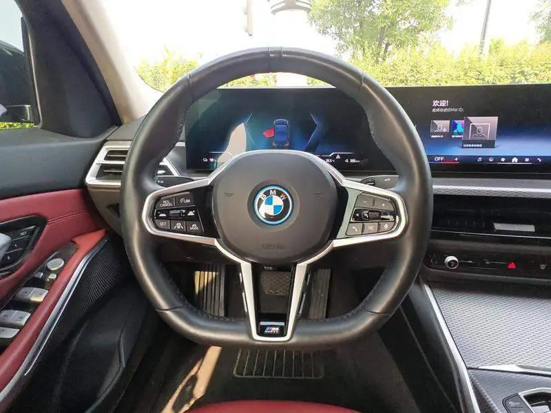 BMW i3 2025 eDrive 40 L Night Edition — 13