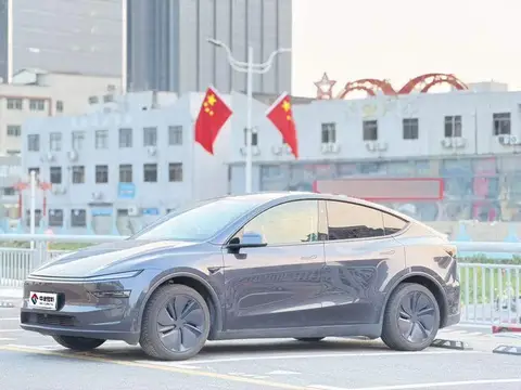 Model Y 2025 rear-wheel drive first edition