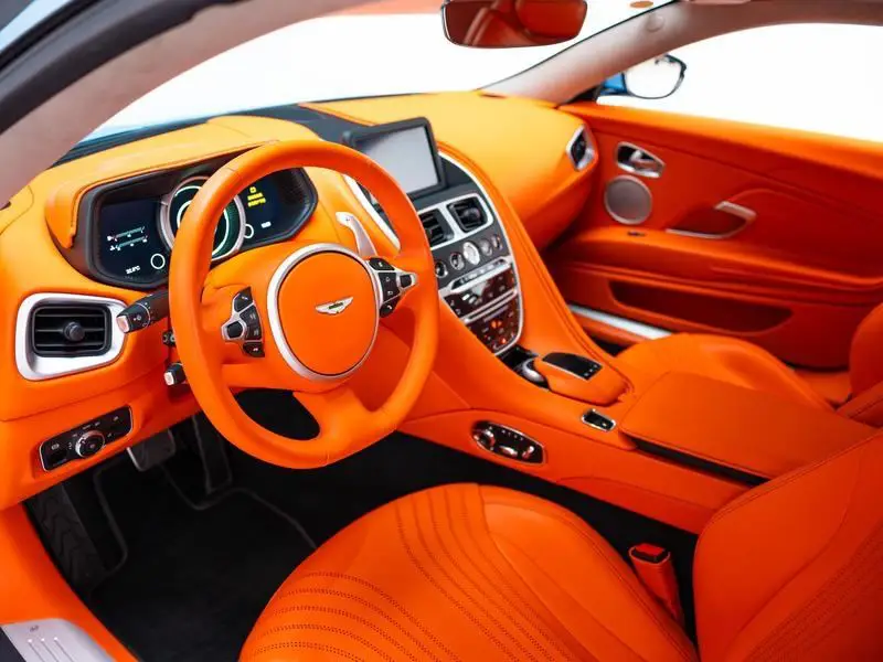 Aston Martin DB11 2020 4.0T V8 Coupe — 17