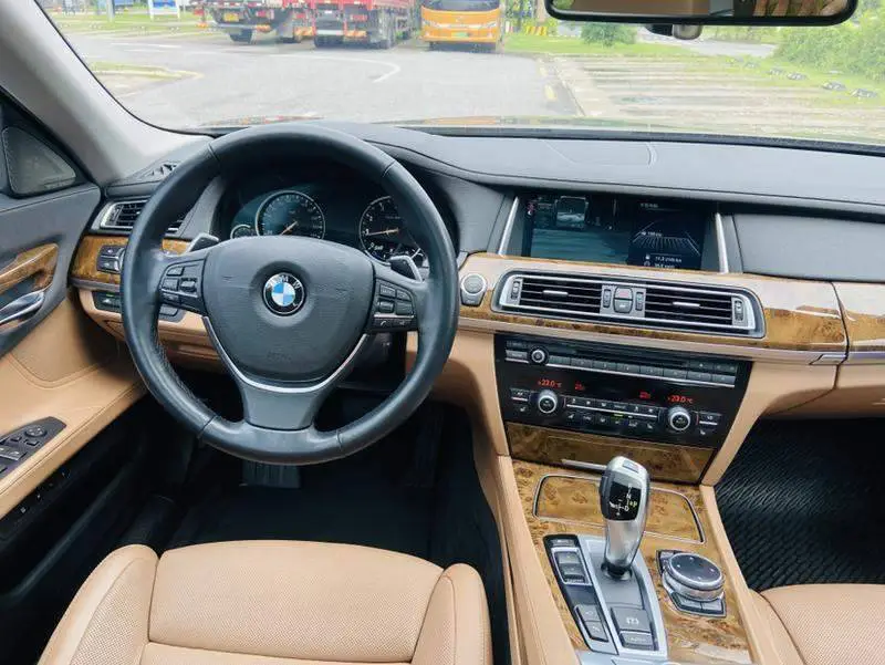 BMW 7 Series 2013 730Li Luxury — 19