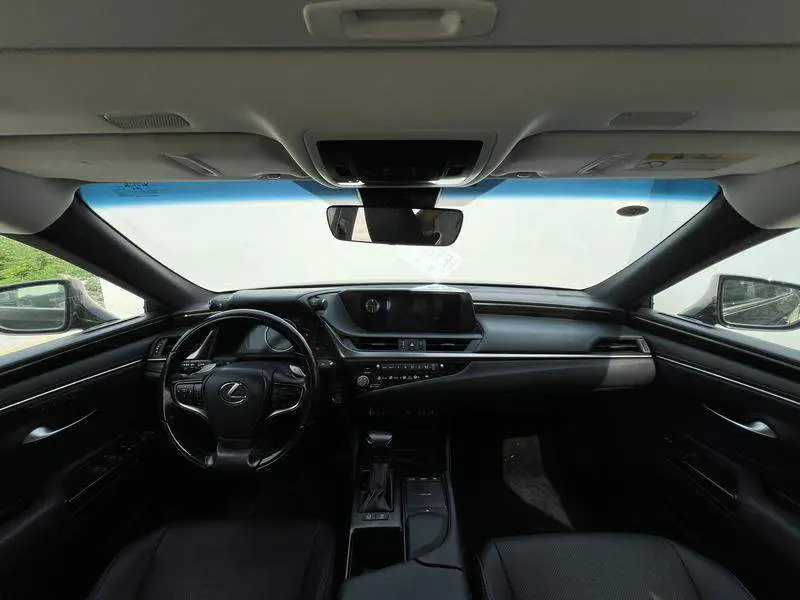 Lexus ES 2021 200 Deluxe Edition — 11