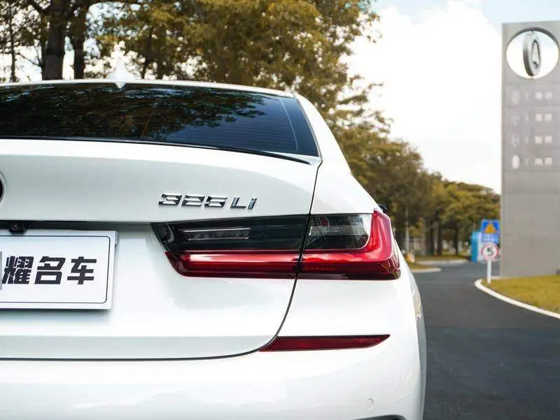 BMW 3 Series 2022 325Li M Sport Night Edition — 7