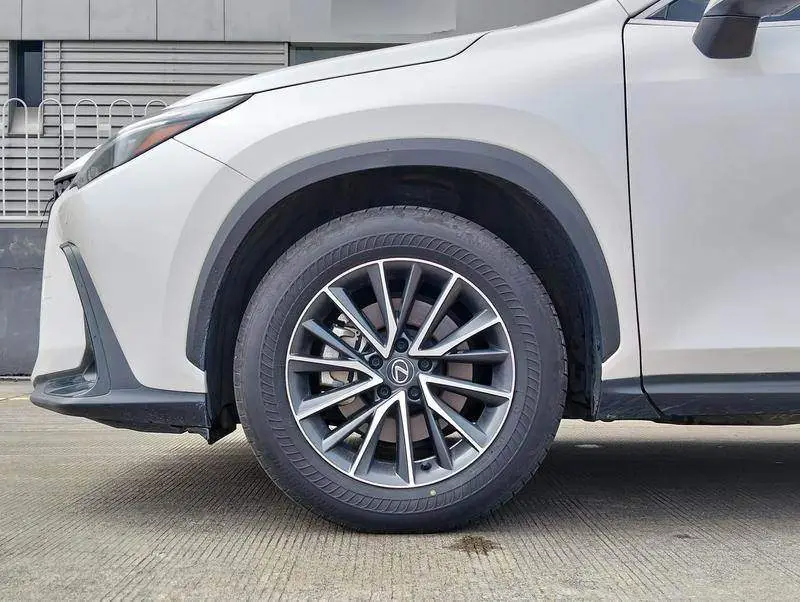 Lexus NX 2023 260 FWD Skyactiv — 11