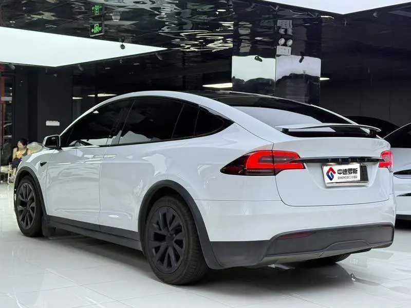 Model X 2023 Dual Motor All-Wheel Drive — 4