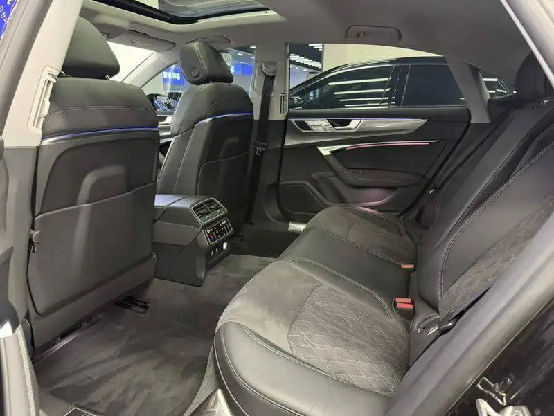 Audi A7L 2024 45 TFSI quattro Luxury Edition — 15