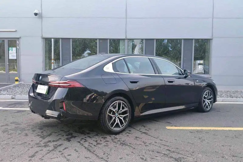 BMW i5 2025 eDrive 40L M Sport Package — 5