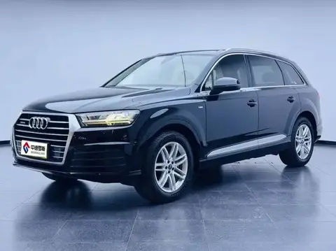 Audi Q7 2018 40 TFSI S line sports model