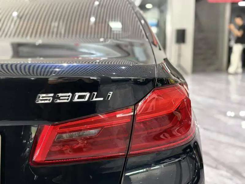 BMW 5 Series 2018 530Li Leading M Sport Package — 14