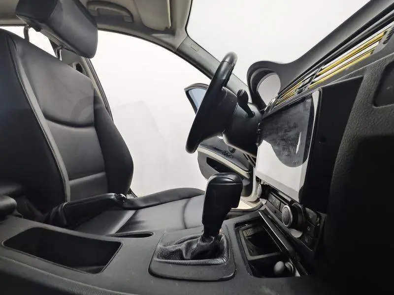 BMW 3 Series 2011 318i Leading Model — 16