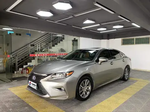 Lexus ES 2015 300h Comfort Edition