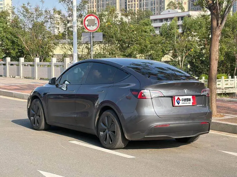 Model Y 2022 facelifted rear-wheel drive version — 4