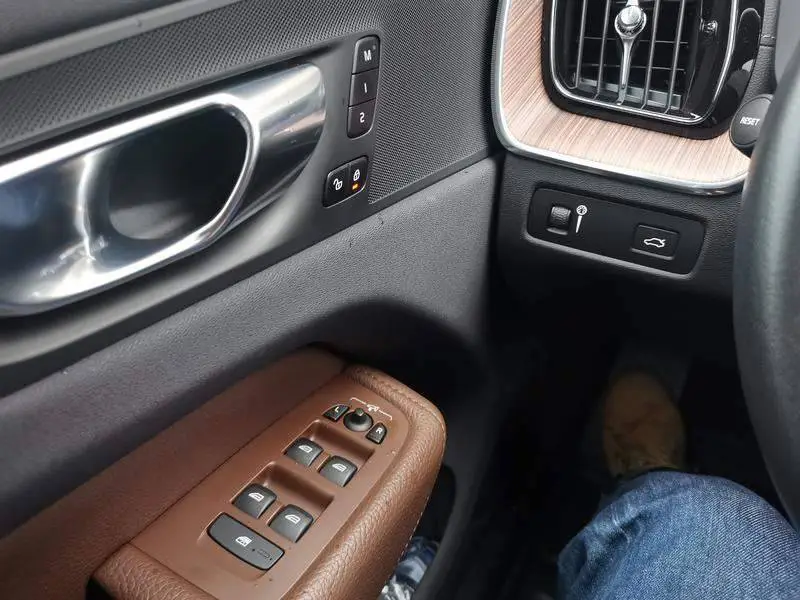 Volvo XC60 2022 B5 4WD Smart Luxury Edition — 11