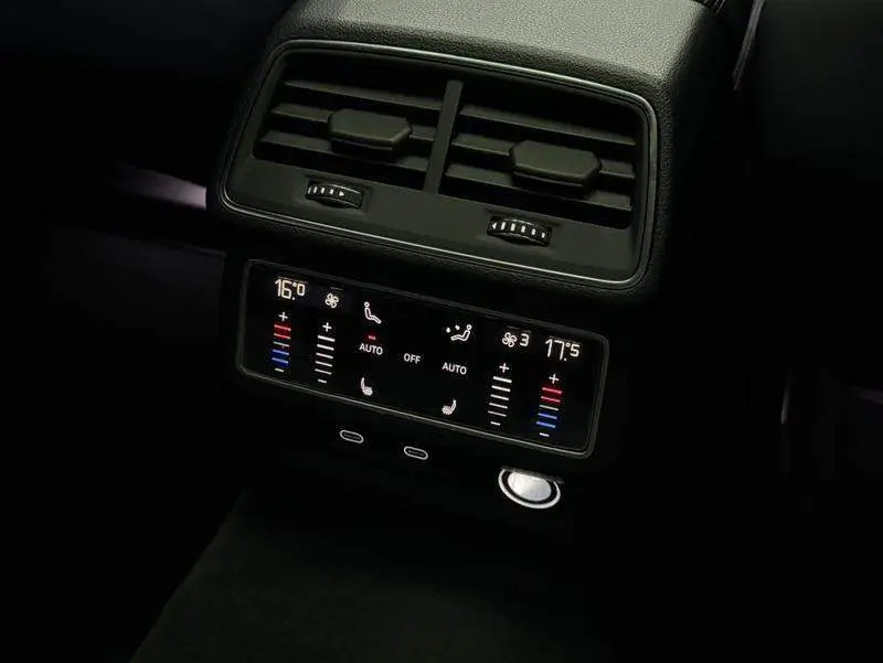 Audi A7L 2024 45 TFSI quattro Luxury Edition — 7