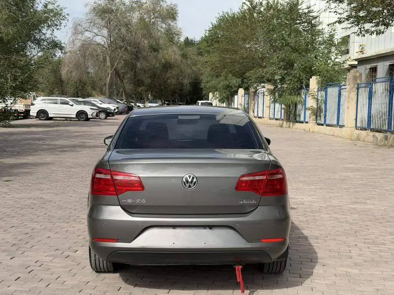 Bora 2014 1.6L Automatic Comfort — 5
