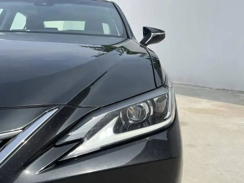 Lexus ES 2021 200 Deluxe Edition — 6