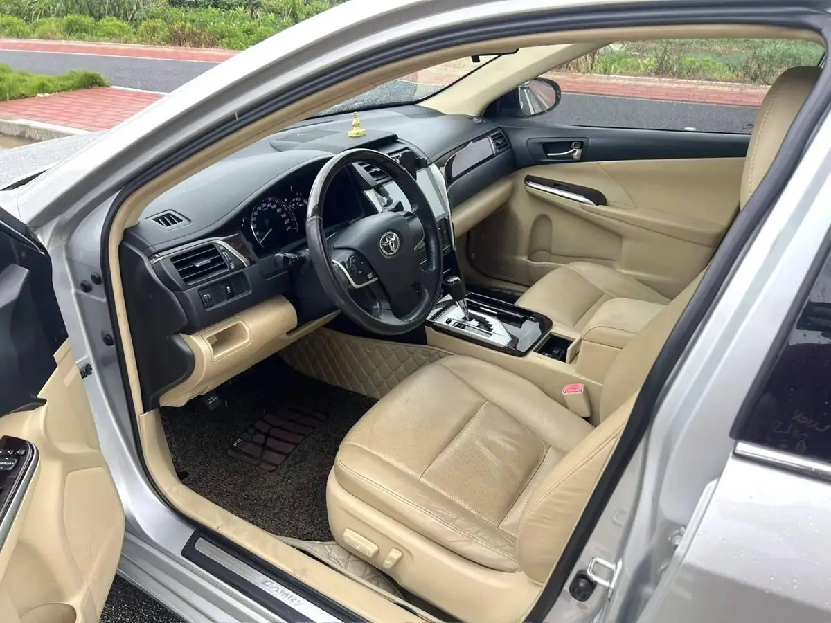 Camry 2015 2.0G Leading Edition — 8
