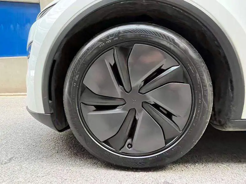 Model Y 2025 rear-wheel drive version — 7