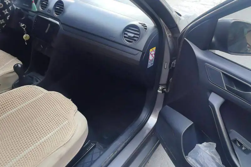 Jetta 2015 1.6L Manual Fashion Model — 6