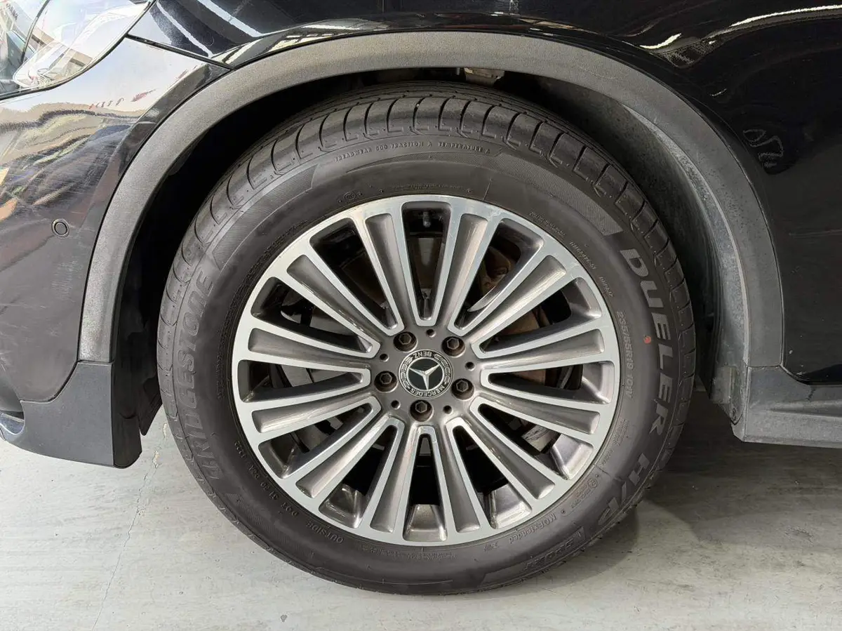 Mercedes-Benz GLC 2017 GLC 260 4MATIC Dynamic — 4