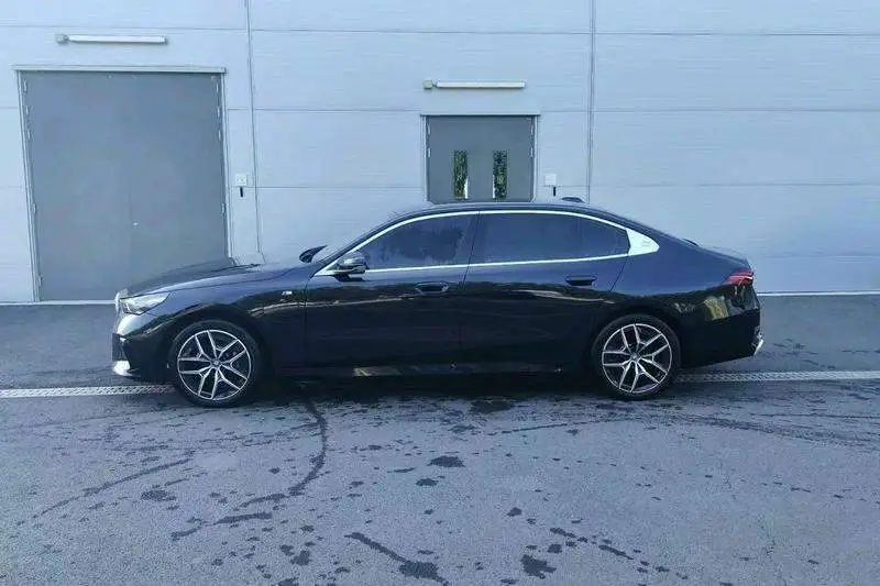 BMW i5 2025 eDrive 35L M Sport Package — 3
