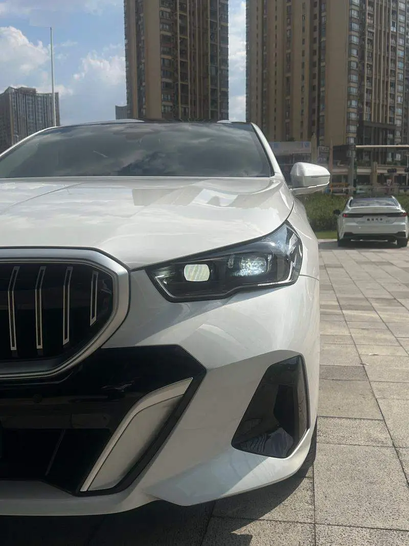 BMW 5 Series 2025 530Li Premium M Sport Package — 8