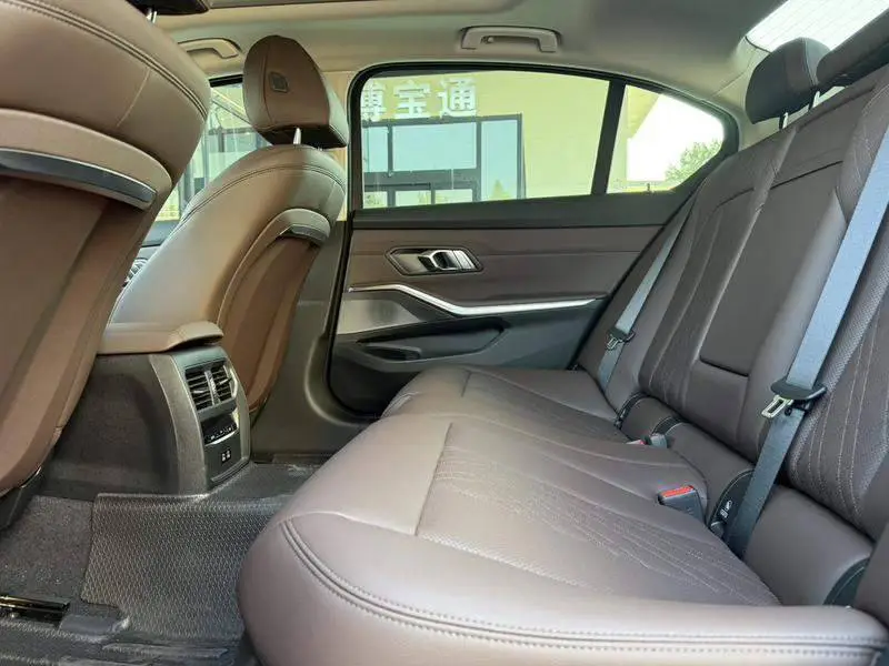 BMW i3 2026 eDrive 40 L Shadow Edition — 12