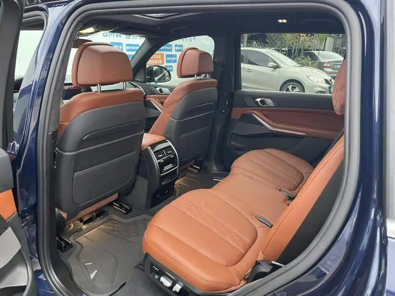 BMW X7 2021 xDrive40i Premium M Sport Package — 16