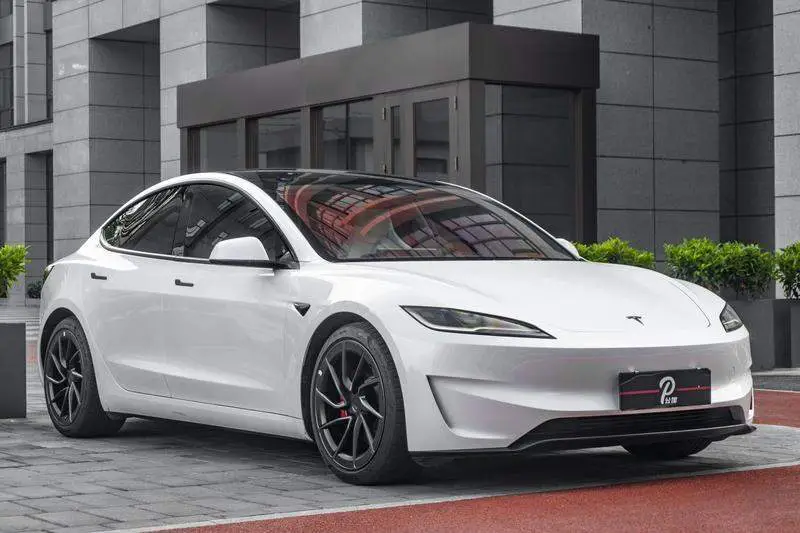Model 3 2024 High-Performance All-Wheel Drive — 3