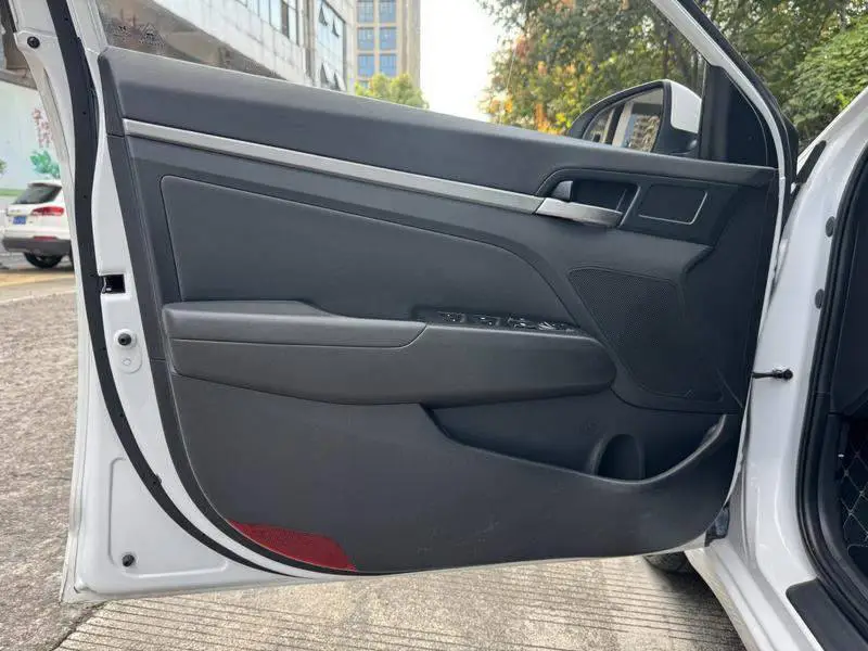 Leading 2019 1.5L CVT Intelligent Elite — 7