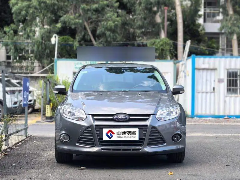 Fox 2012 Hatchback 1.6L Manual Fashion Edition — 2