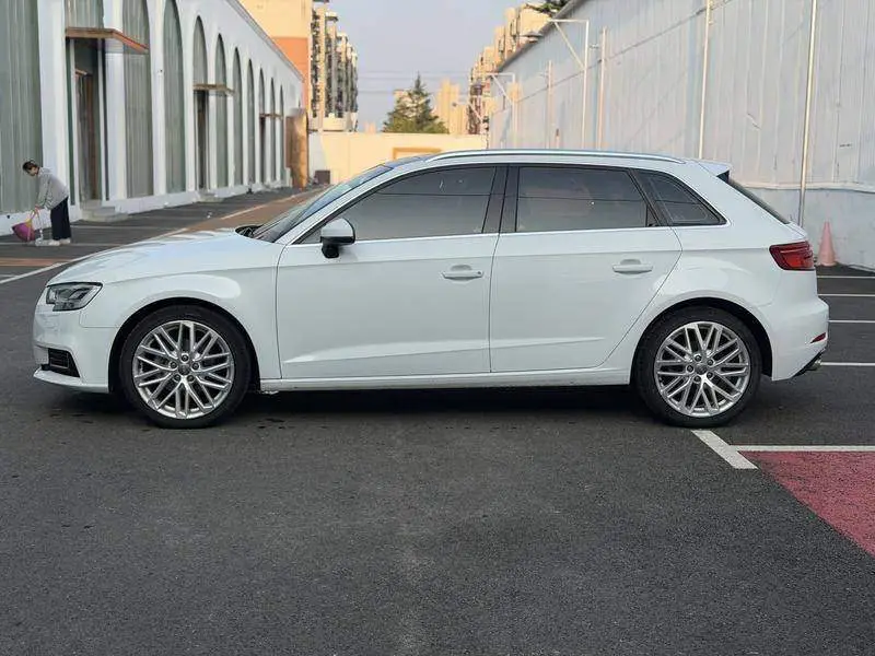 Audi A3 2017 Sportback 35 TFSI Fashion Edition — 4