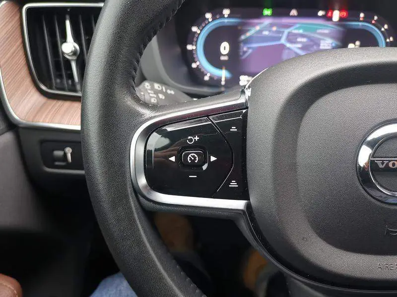 Volvo XC60 2022 B5 4WD Smart Luxury Edition — 16