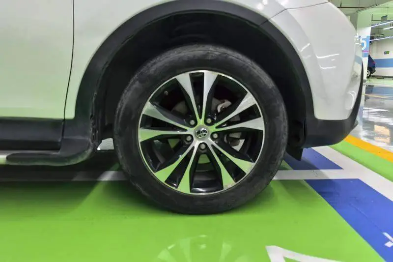 RAV4 Rongfang 2015 2.5L Automatic 4WD Elite Edition — 8