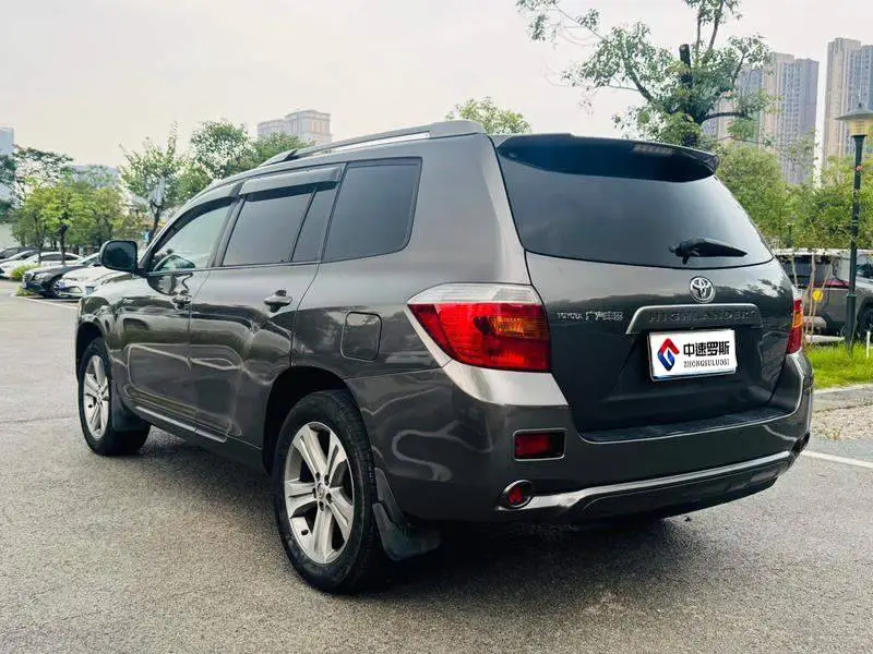 Highlander 2009 2.7L 2WD 7-seat luxury version — 4