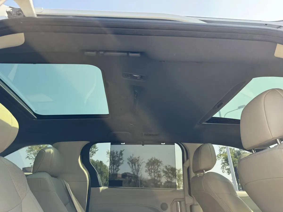 Grevia 2022 2.5L Hybrid Premium Edition — 22