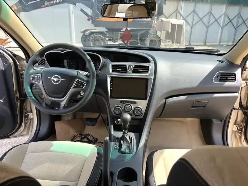 Familia 2014 M5 1.6L Automatic Elite — 5