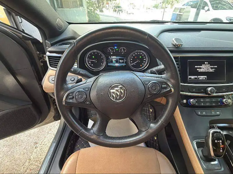 LaCrosse 2016 28T Premium Edition — 8