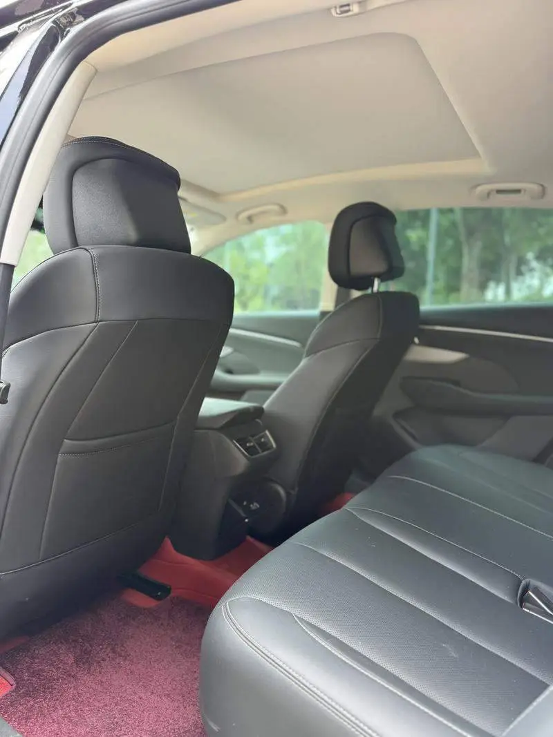 LaCrosse 2025 28T Platinum Edition — 10