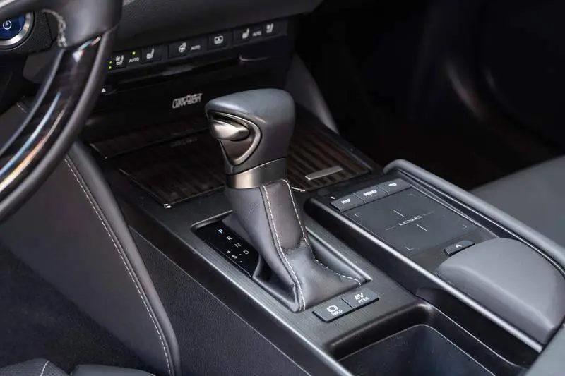 Lexus ES 2018 300h Executive Edition National V — 18