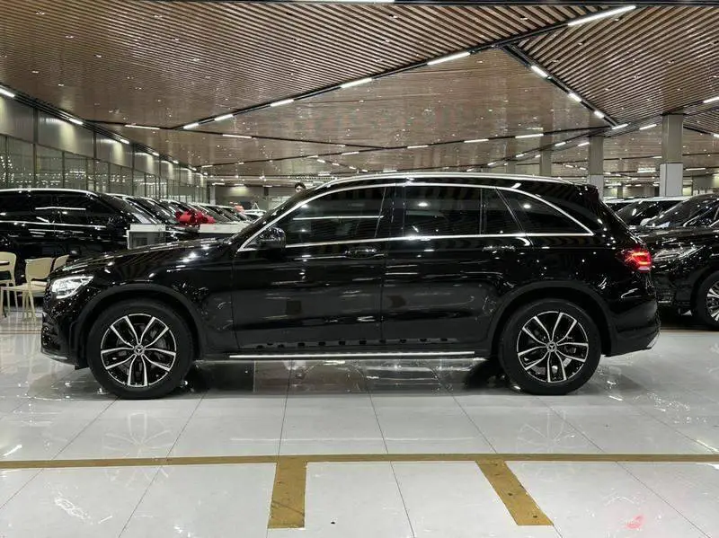 Mercedes-Benz GLC 2021 GLC 300 L 4MATIC Dynamic — 4