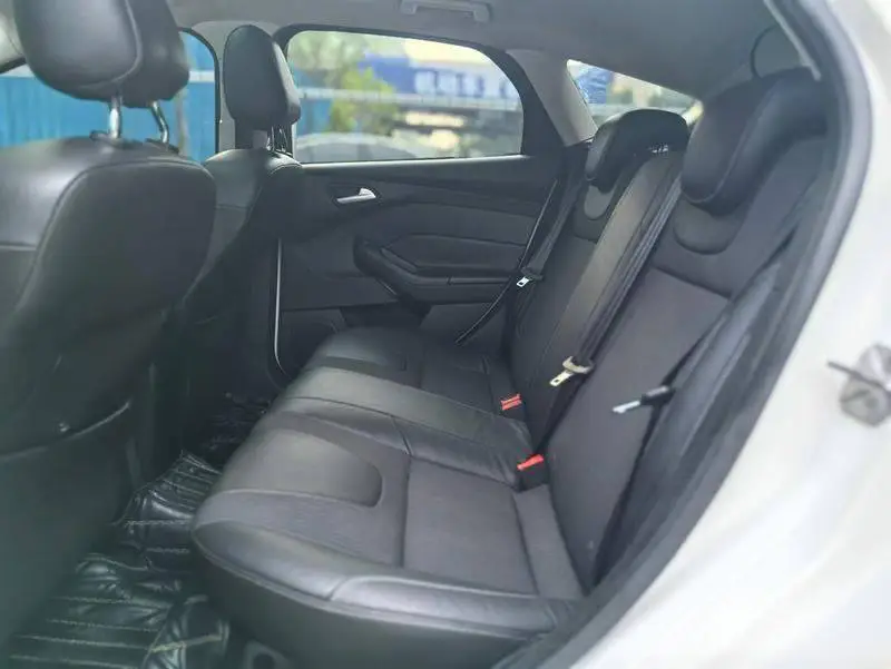 Fox 2012 Hatchback 1.6L Manual Fashion Edition — 13