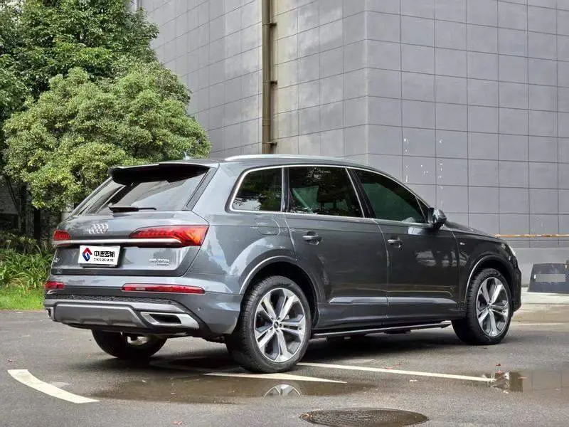 Audi Q7 2022 55 TFSI quattro S line premium model — 7