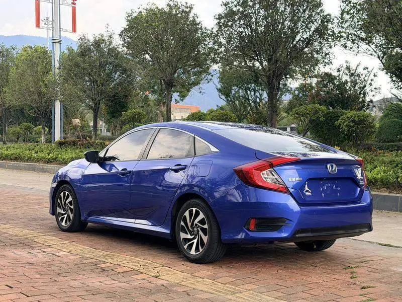 Civic 2016 220TURBO CVT Deluxe Edition — 4
