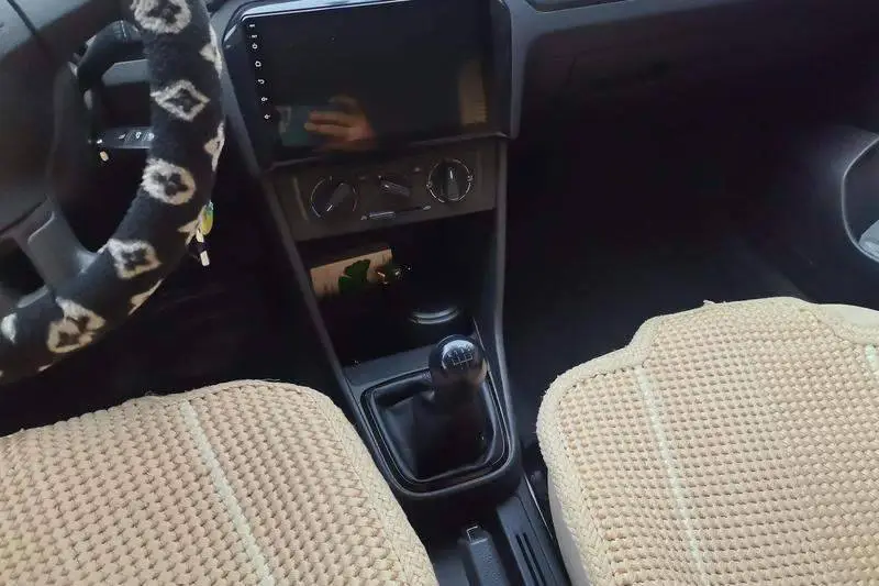Jetta 2015 1.6L Manual Fashion Model — 15