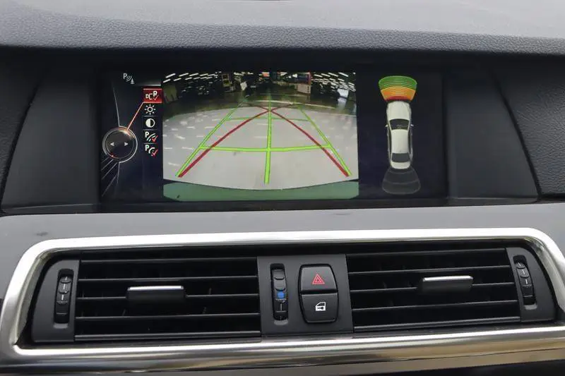 BMW 5 Series 2013 525Li Luxury — 10