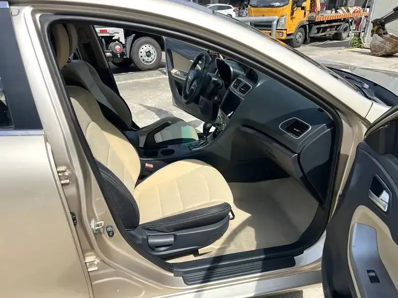 Familia 2014 M5 1.6L Automatic Elite — 8
