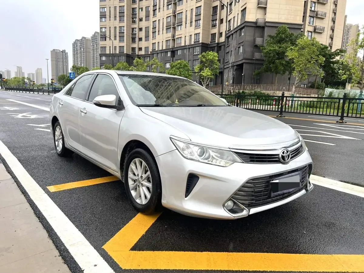 Camry 2015 2.0G Leading Edition — 3
