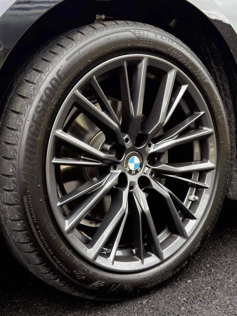 BMW 3 Series 2023 325Li M Sport Night Edition — 11