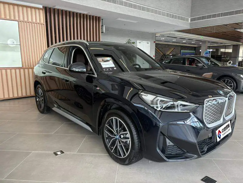 BMW iX1 2025 eDrive25L M Sport Package — 3