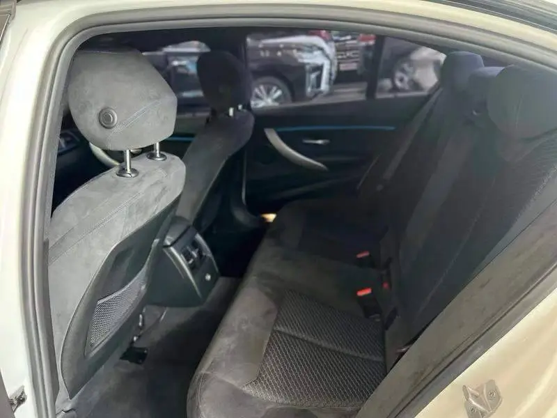 BMW 3 Series 2018 320i M Sport Package — 9